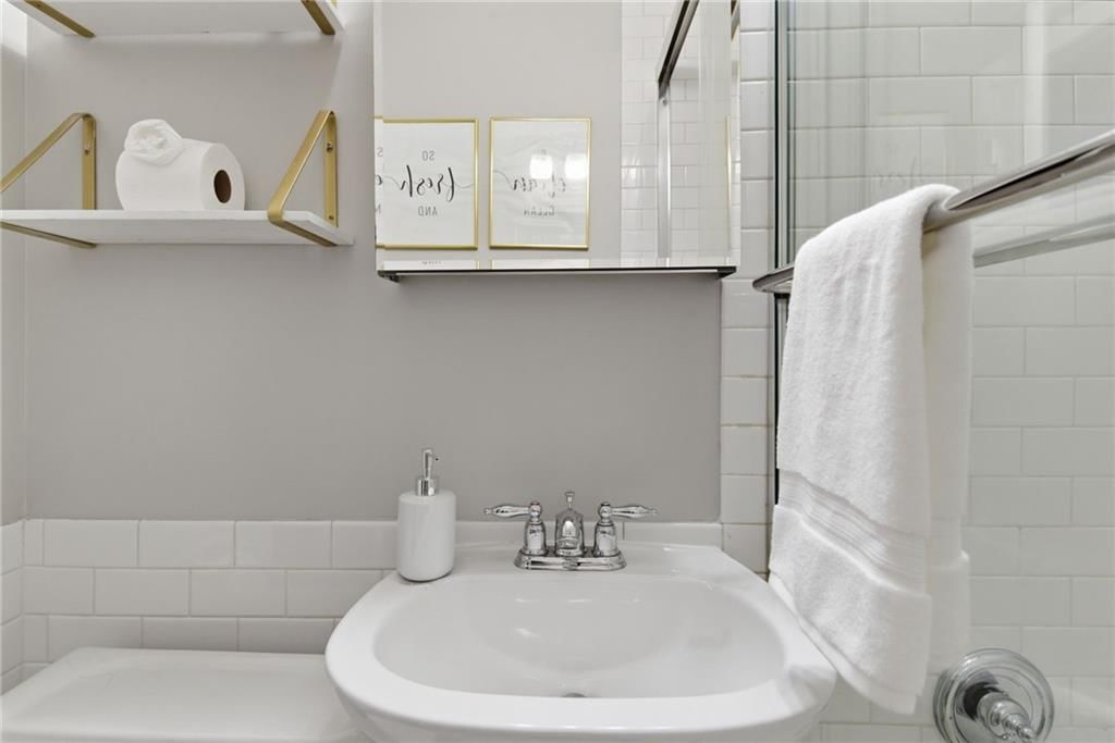 4540 Broadway Avenue — photo 31