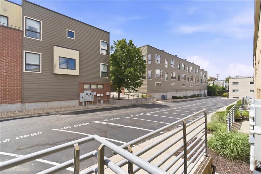 4540 Broadway Avenue — photo 39