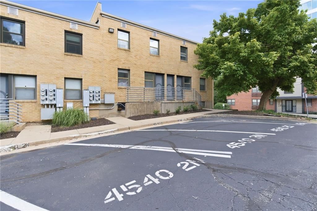 4540 Broadway Avenue — photo 40