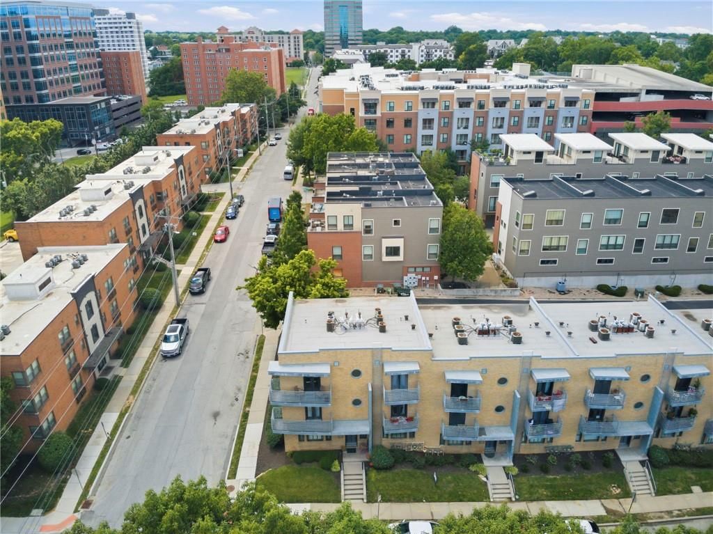 4540 Broadway Avenue — photo 41