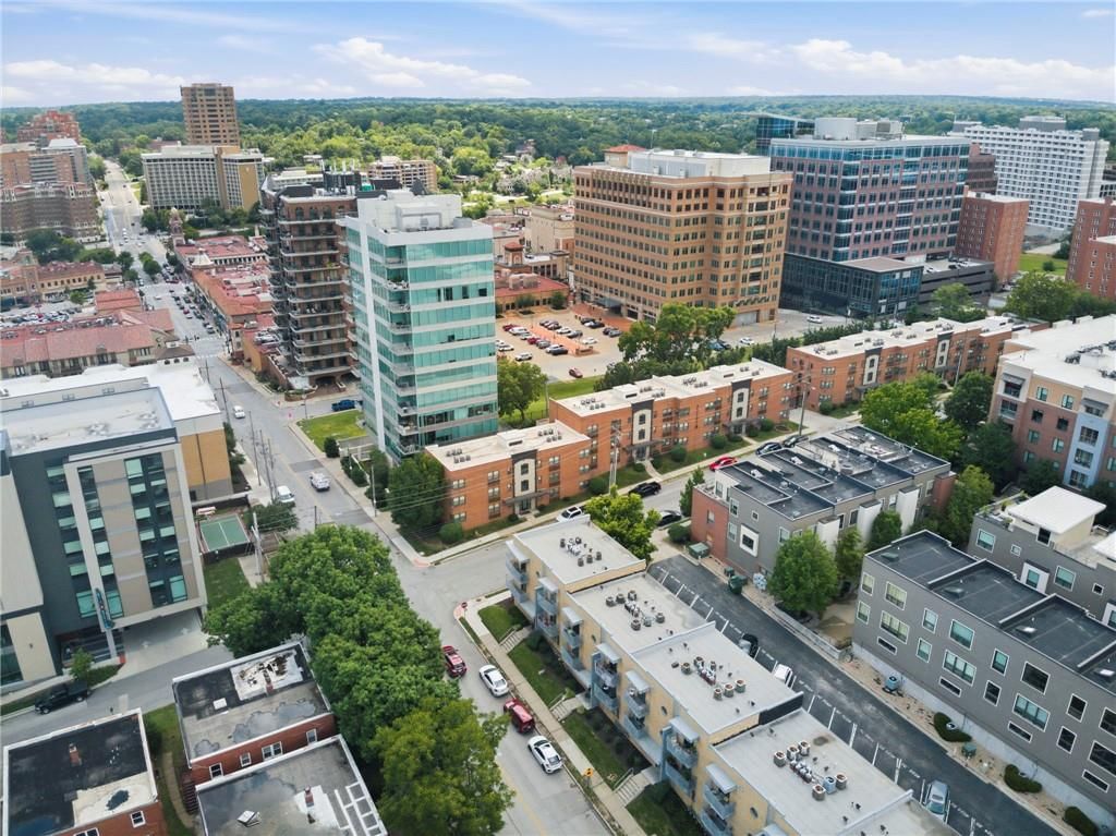 4540 Broadway Avenue — photo 43