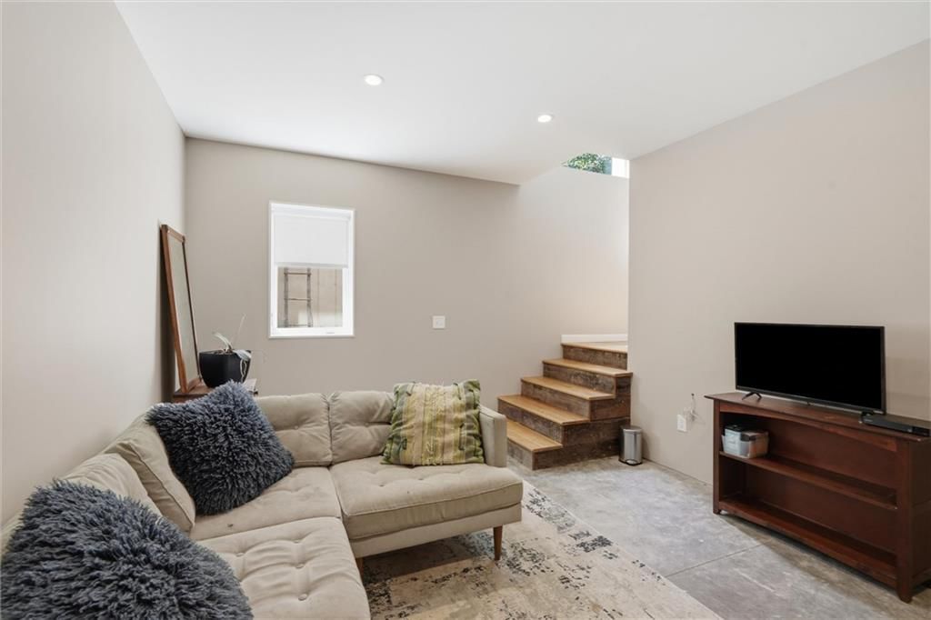 10308 Wenonga Lane — photo 32
