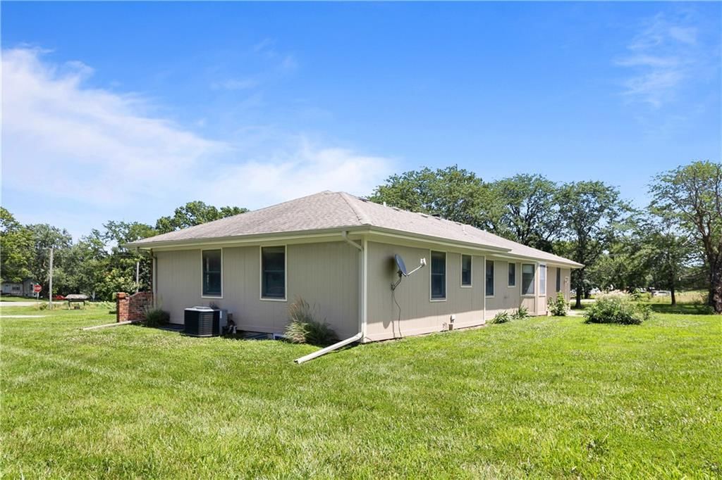 8 NW 515 Road — photo 5
