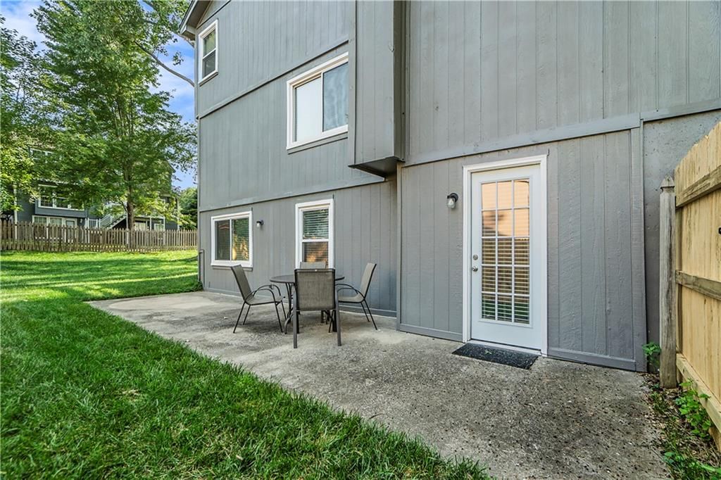 10002 NW 86th Terrace — photo 13