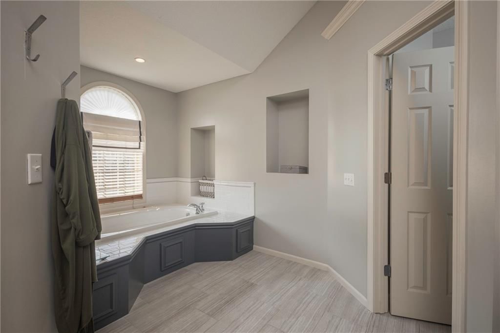 1012 NE Serenity Lane — photo 26