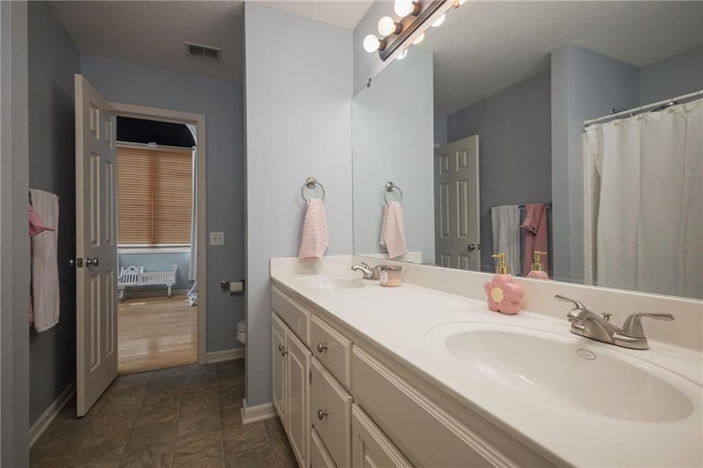 1012 NE Serenity Lane — photo 31
