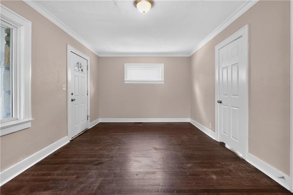 2211 E 68TH Terrace — photo 9