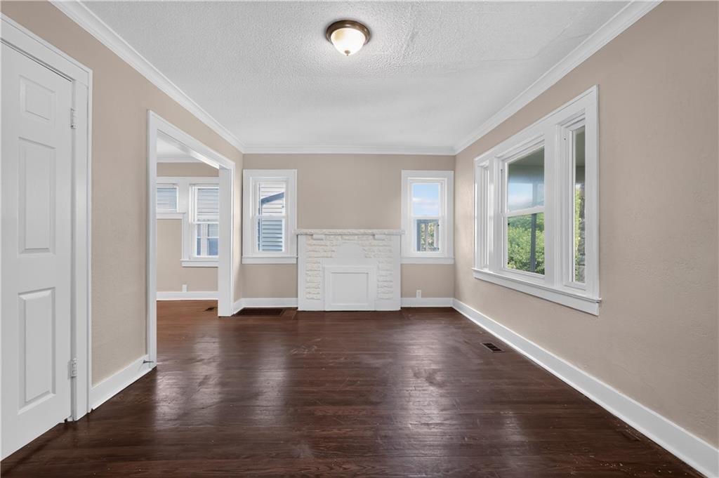 2211 E 68TH Terrace — photo 10