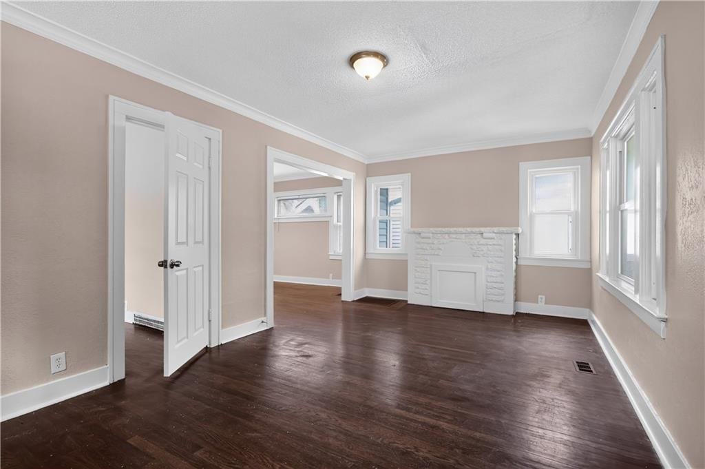 2211 E 68TH Terrace — photo 12