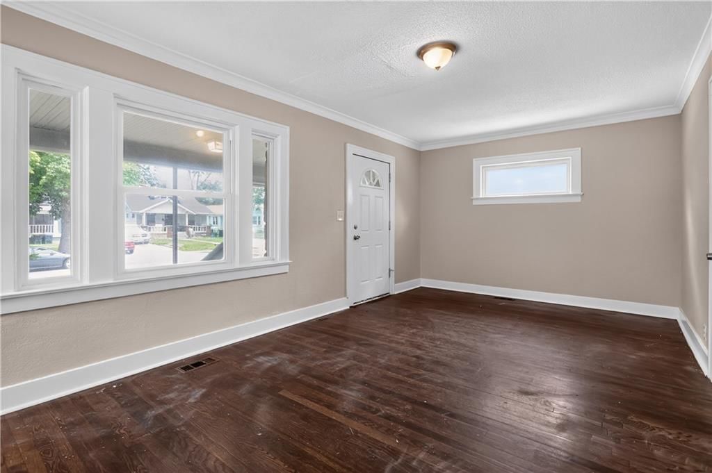 2211 E 68TH Terrace — photo 13