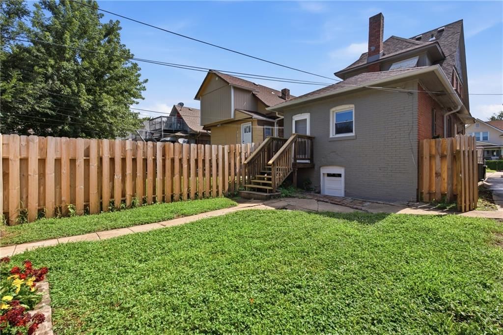 332 N Lawndale Avenue — photo 26