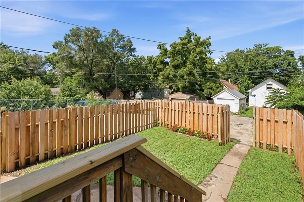 332 N Lawndale Avenue — photo 27