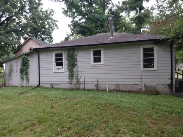 107 W Benton Street — photo 2