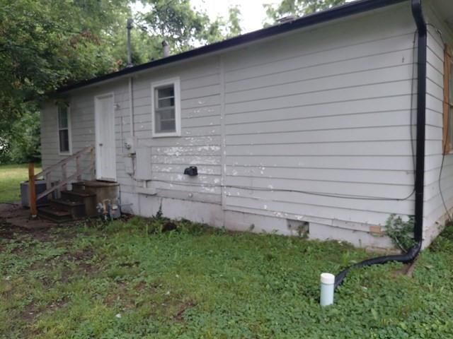 107 W Benton Street — photo 11