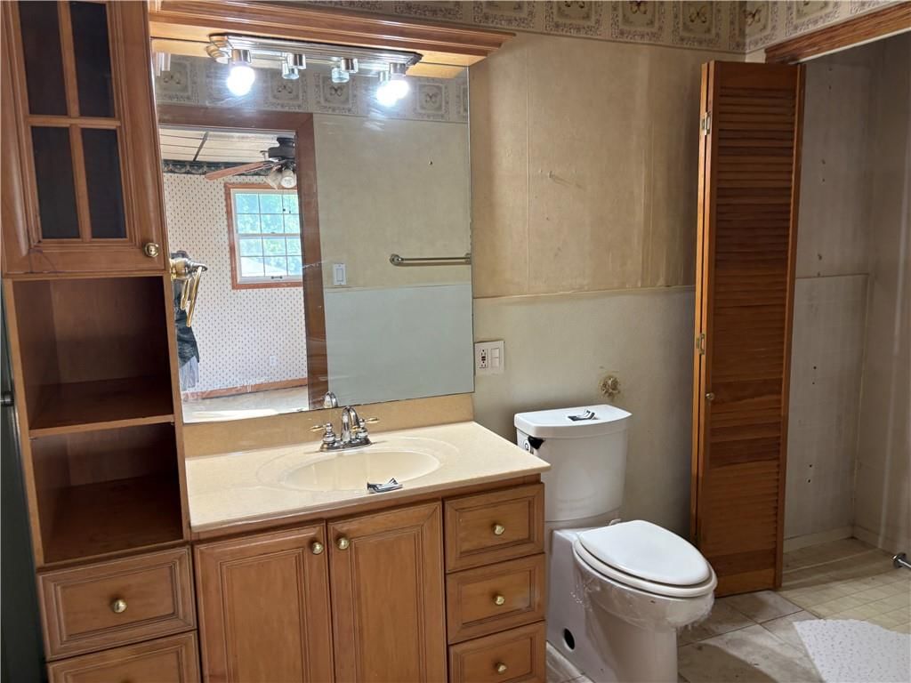 2305 Castle Lane — photo 8
