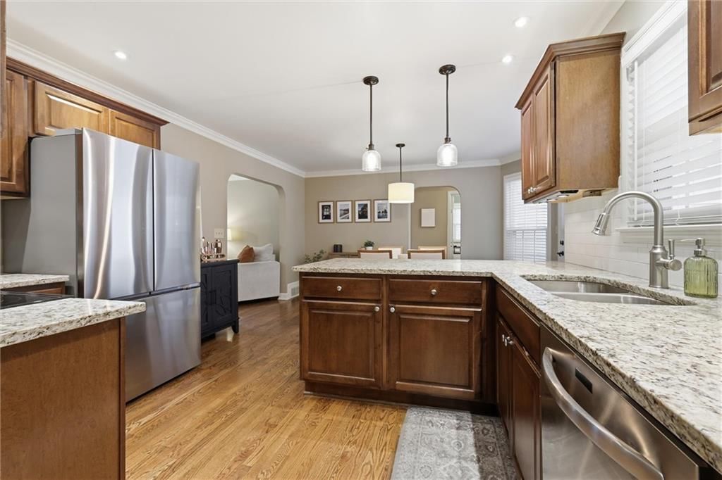 5720 Walmer Street — photo 15