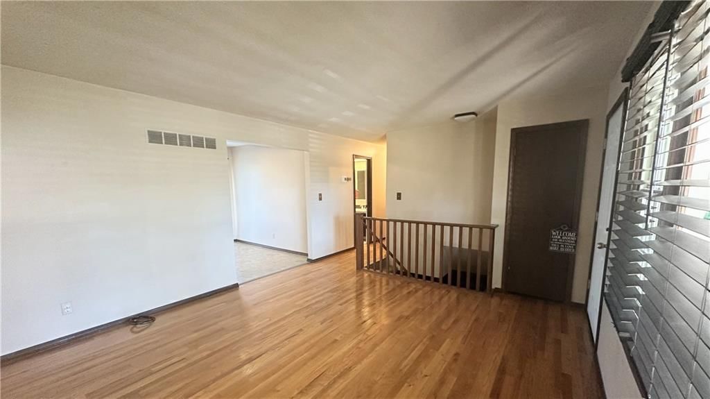310 Glendana Street — photo 7