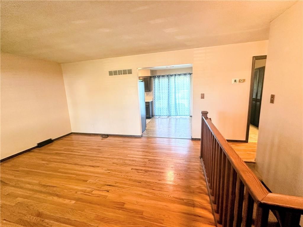 310 Glendana Street — photo 8