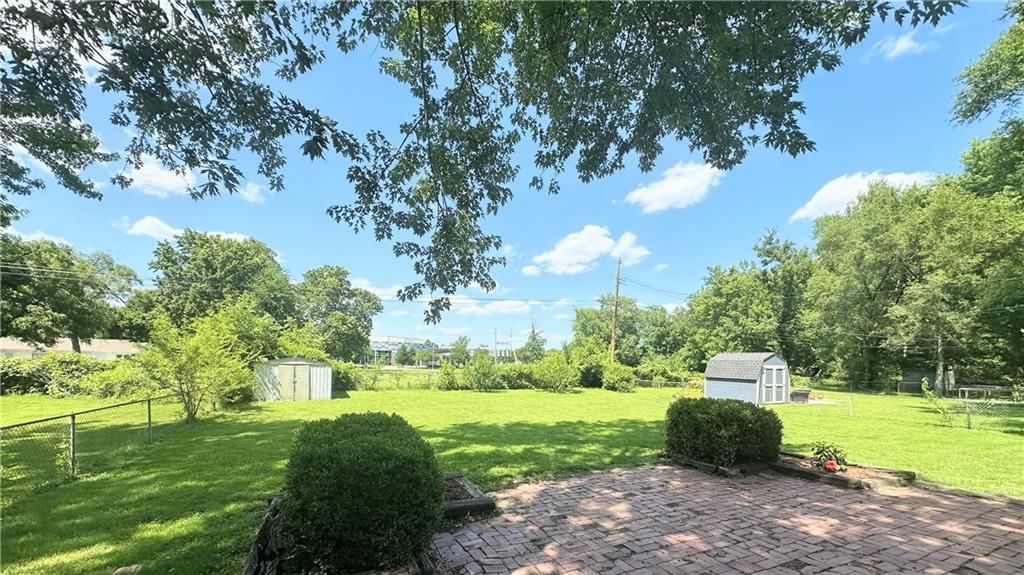 310 Glendana Street — photo 10