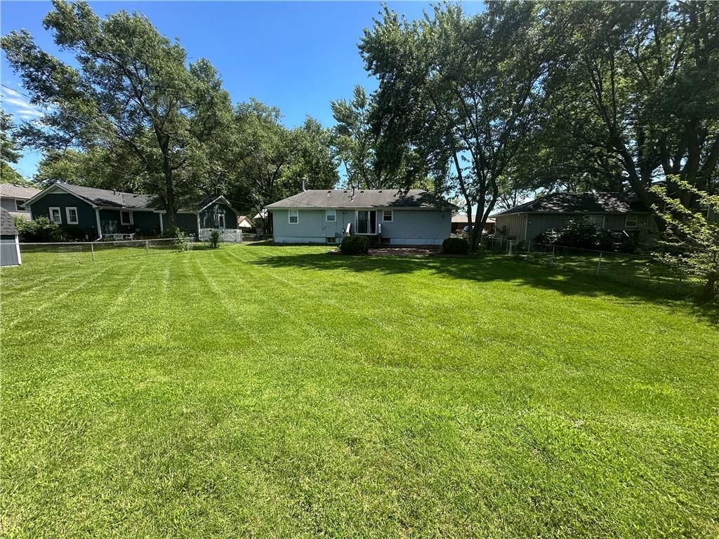 310 Glendana Street — photo 11
