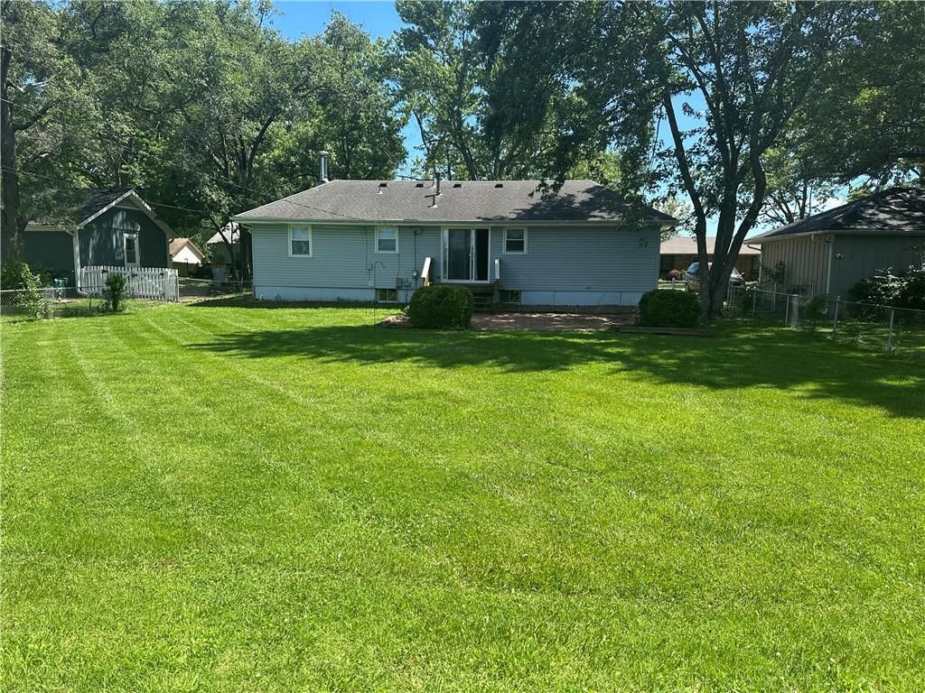 310 Glendana Street — photo 12