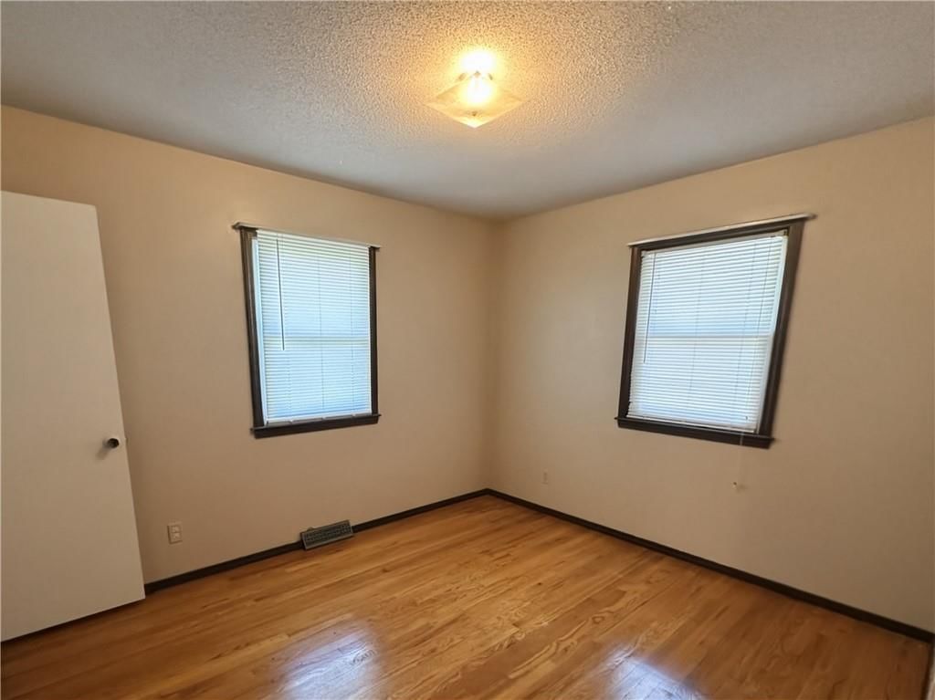 310 Glendana Street — photo 13