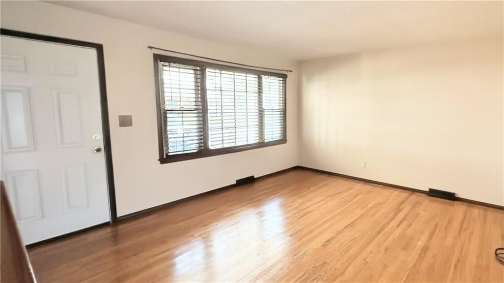 310 Glendana Street — photo 14