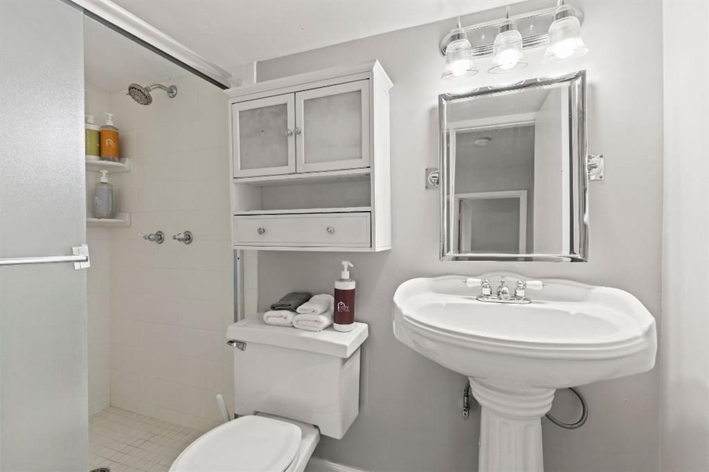 6900 W 72nd Terrace — photo 32