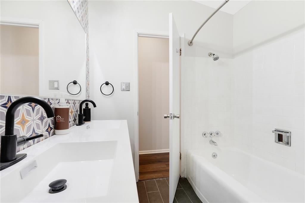 9102 Grant Lane — photo 26