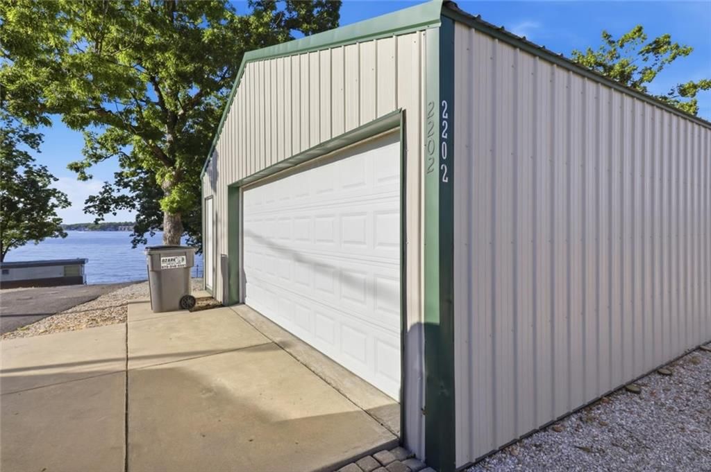 2202 Spring Cove Road — photo 4