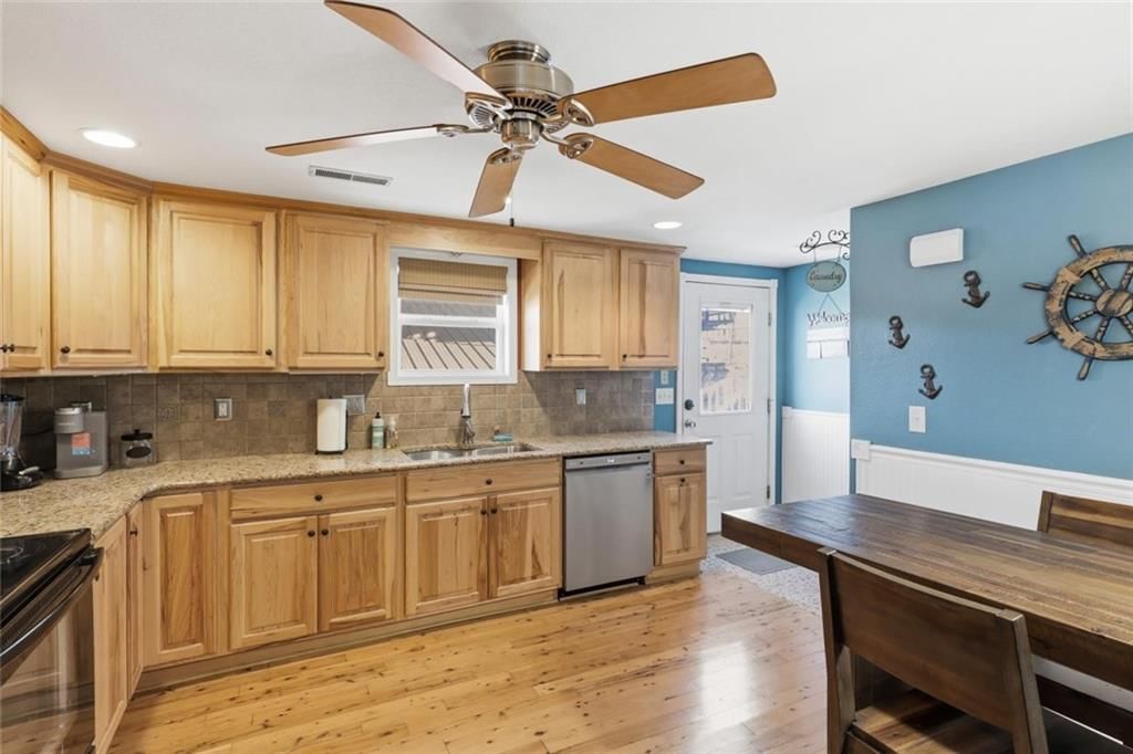 2202 Spring Cove Road — photo 9
