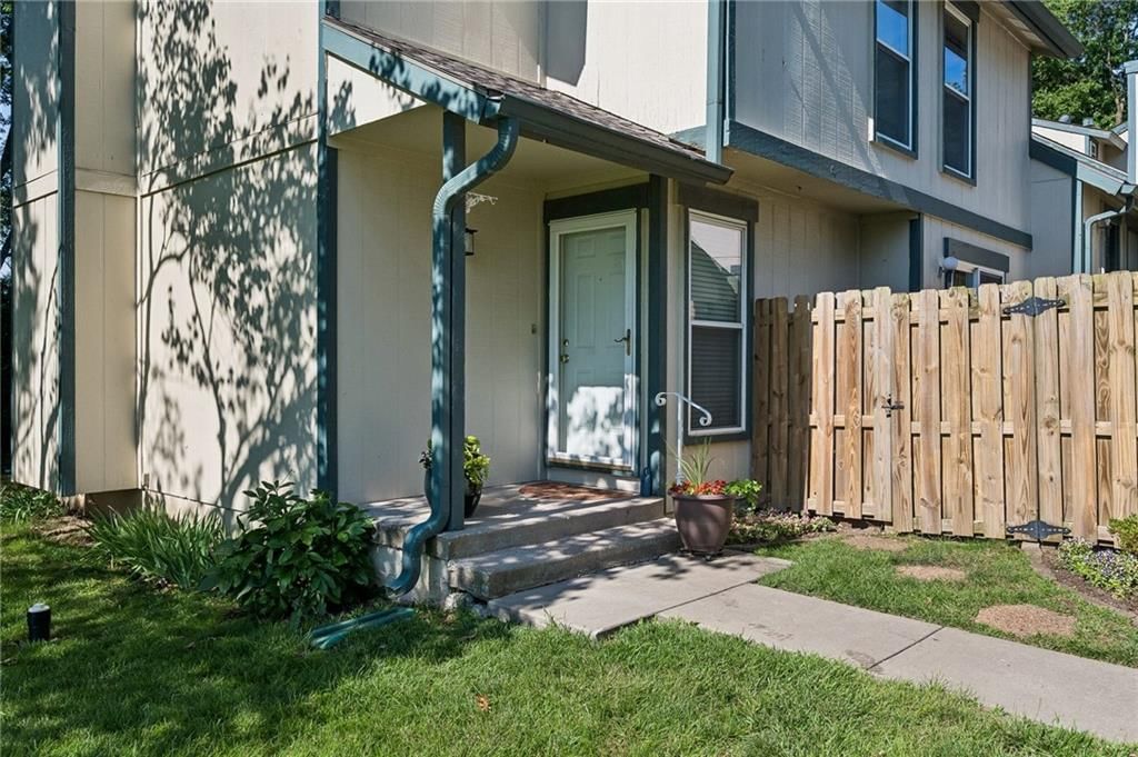 5757 N Anita Avenue — photo 2