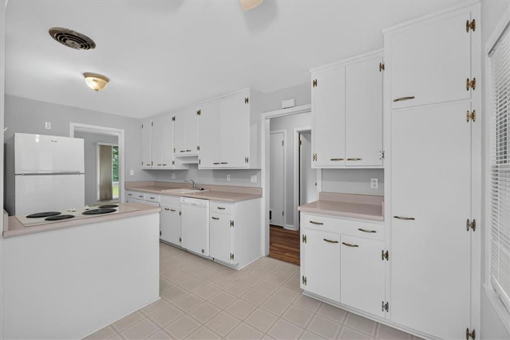8209 Beverly Street — photo 12