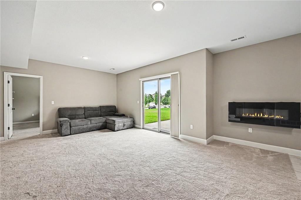 9000 N Seymour Avenue — photo 23