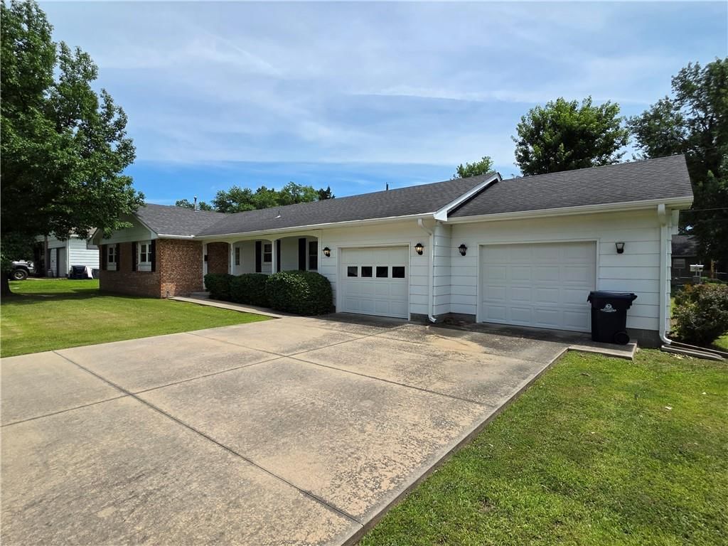 919 W Beech Street — photo 68