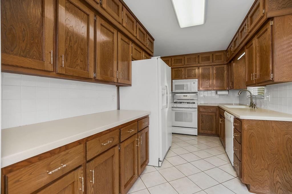 5414 W 72nd Terrace — photo 9