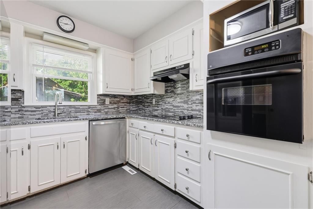 618 E 110th Street — photo 11