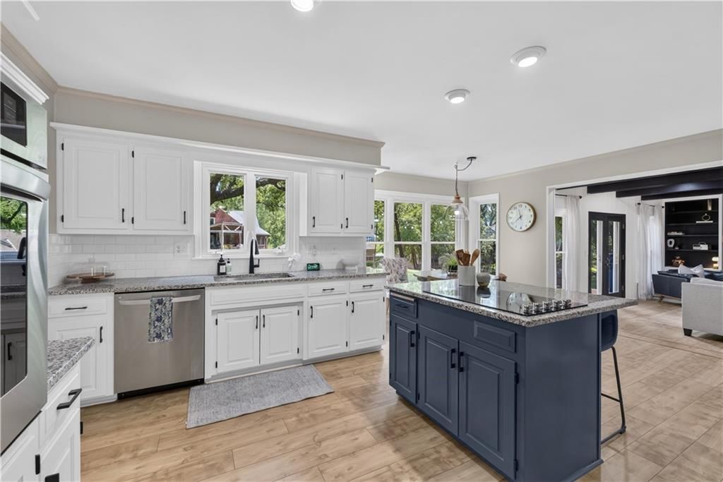 304 NW Aspen Street — photo 16