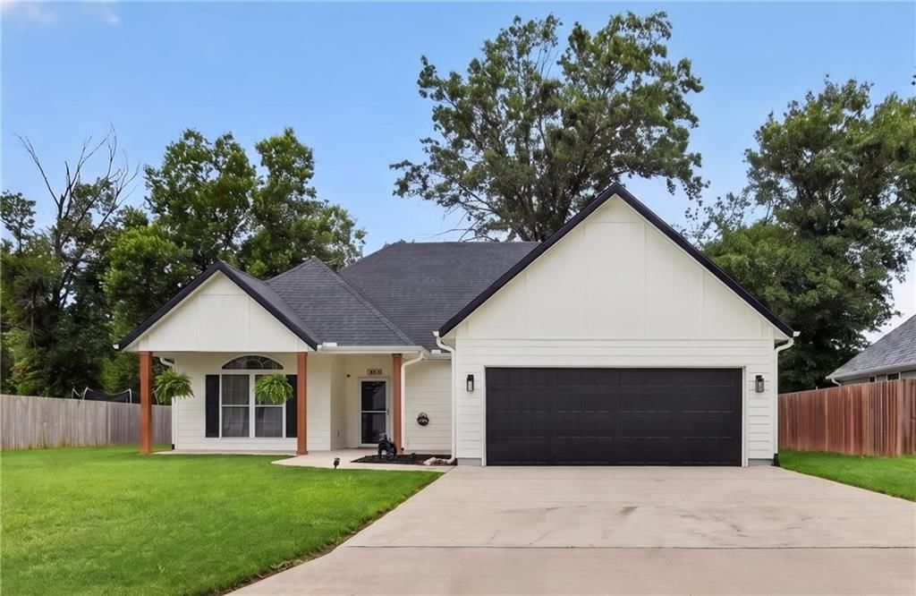 1205 Lakewood Drive, Pittsburg, KS