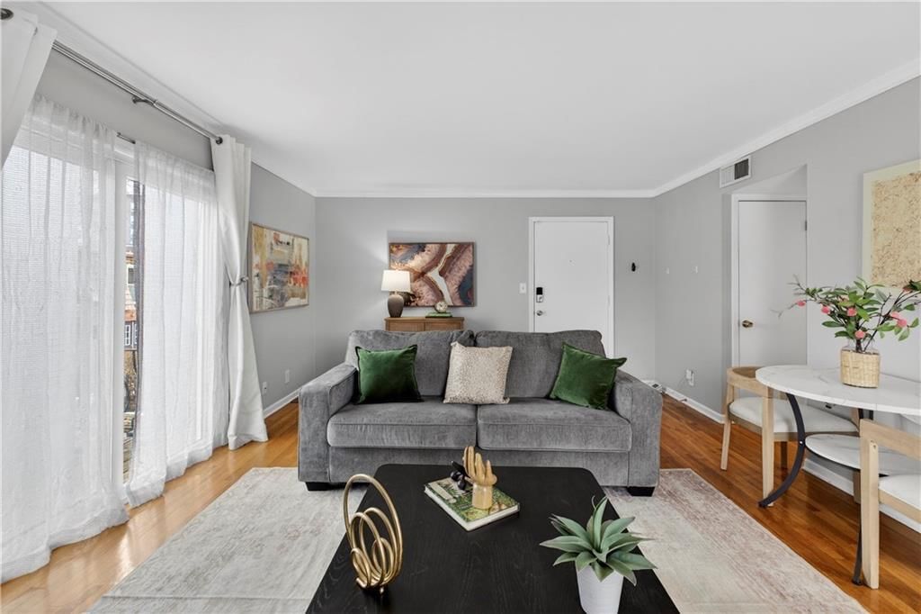 4430 Jarboe Street — photo 4