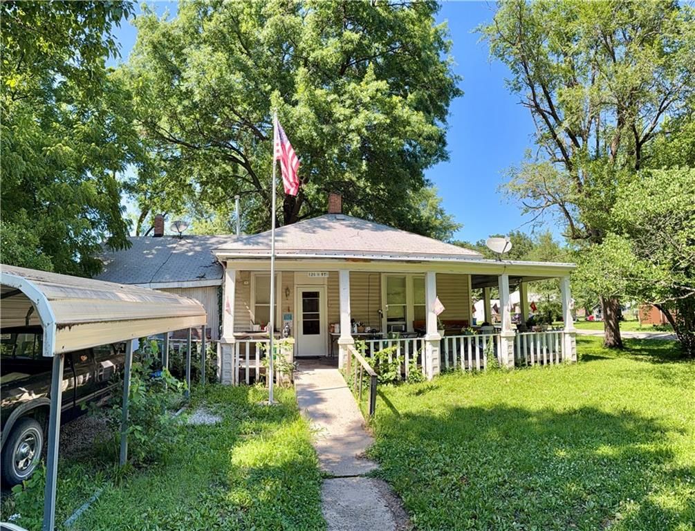 126 W 9th Street, LeRoy, KS