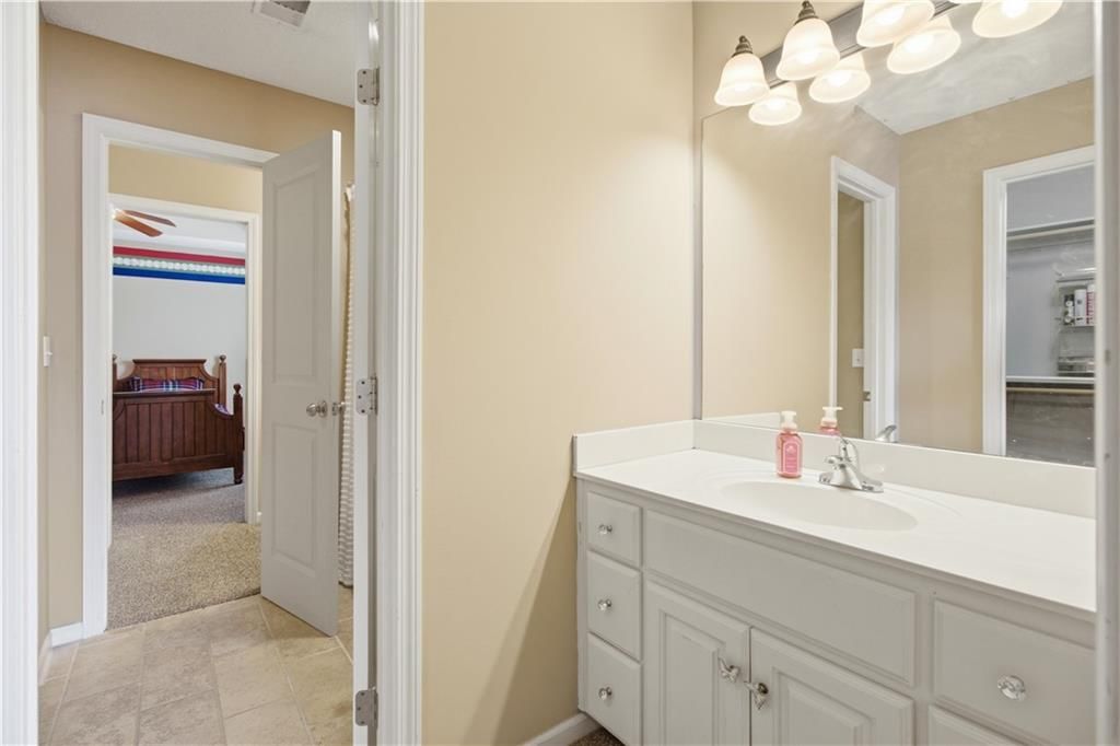5537 Aminda Street — photo 32