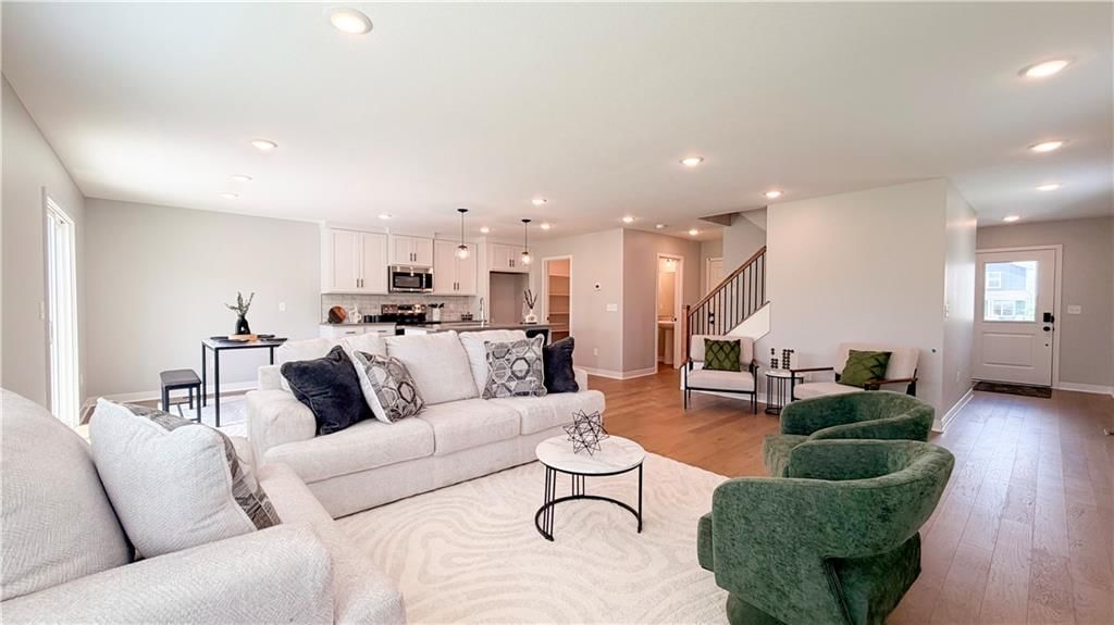 707 Glenn Circle — photo 3