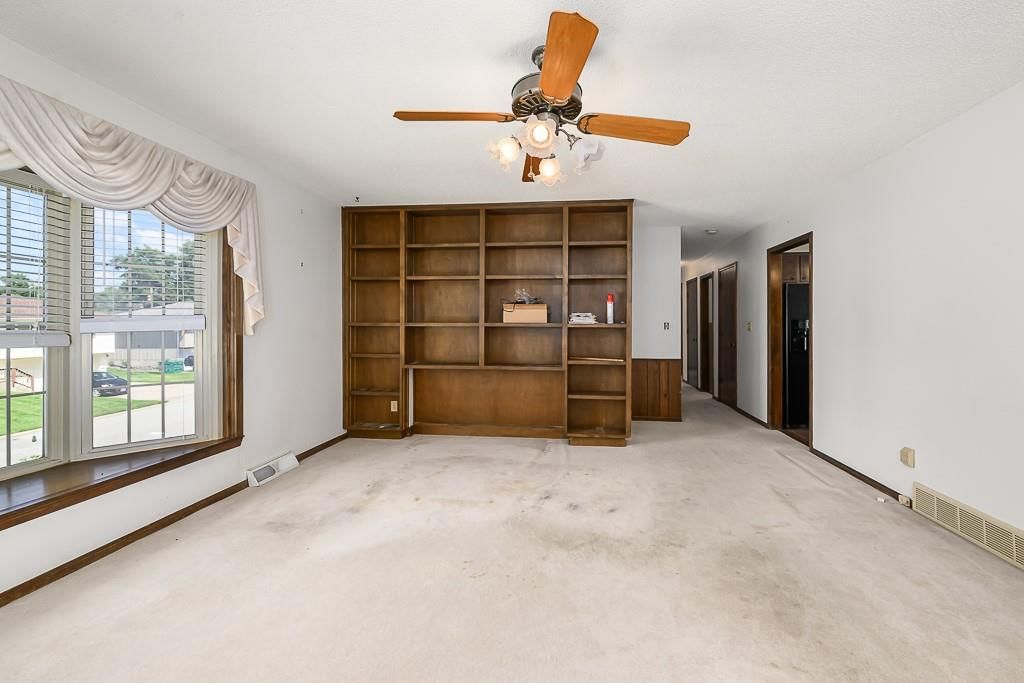 260 Holiday Drive — photo 11