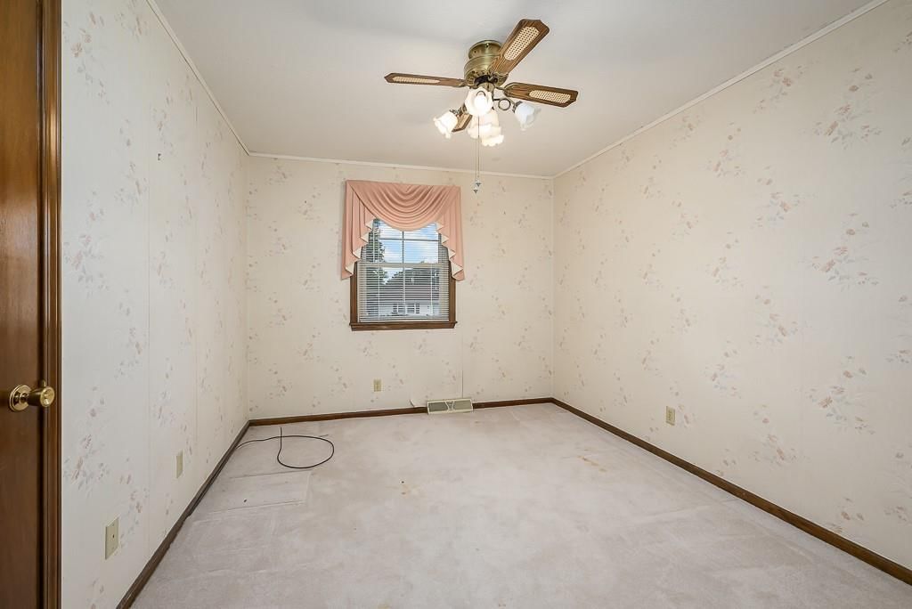 260 Holiday Drive — photo 15