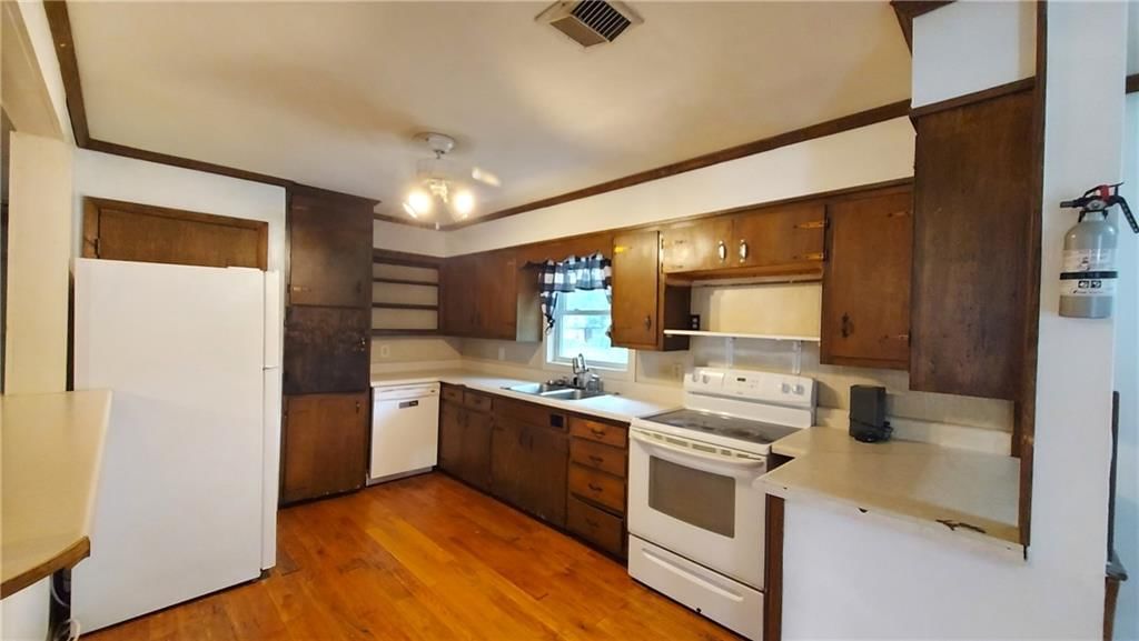 1916 S Stilwell Street — photo 9