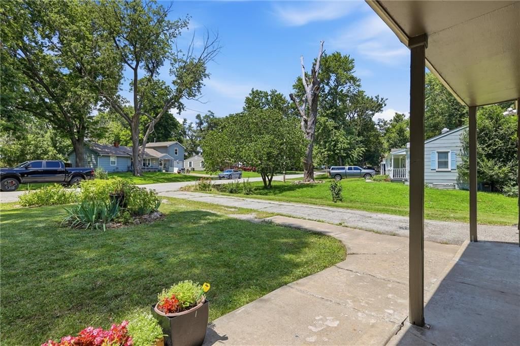 11605 Belmont Avenue — photo 4