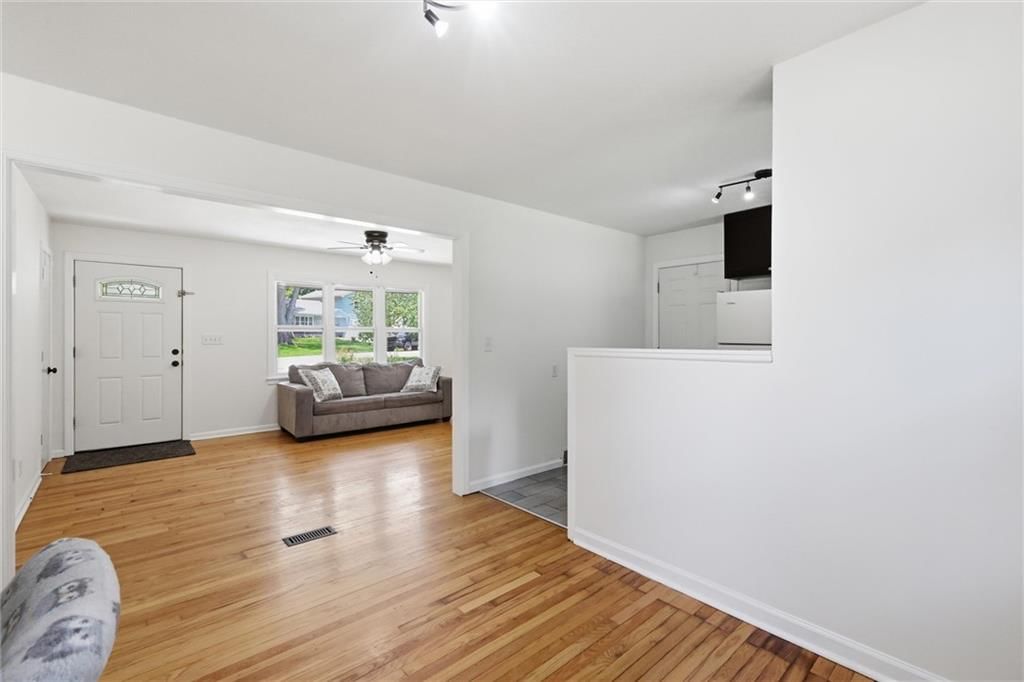 11605 Belmont Avenue — photo 7