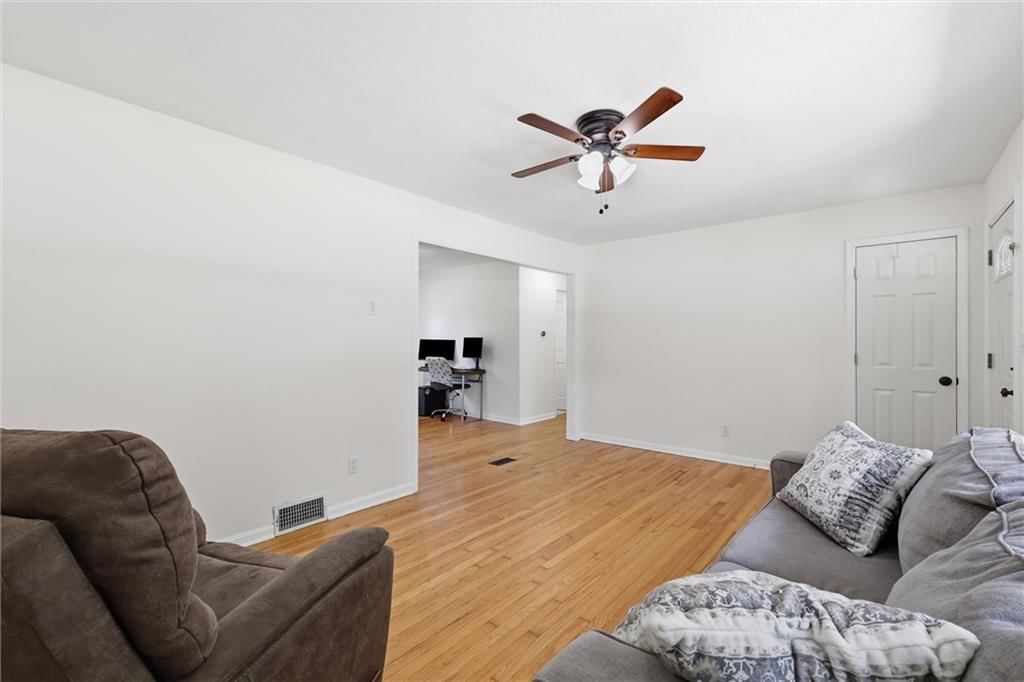 11605 Belmont Avenue — photo 9