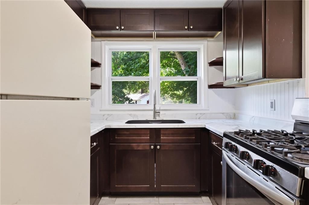 11605 Belmont Avenue — photo 15